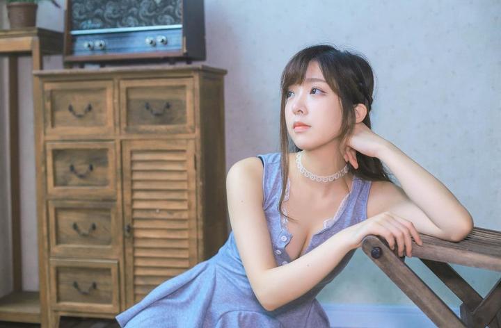 小狗与主人温馨互动
