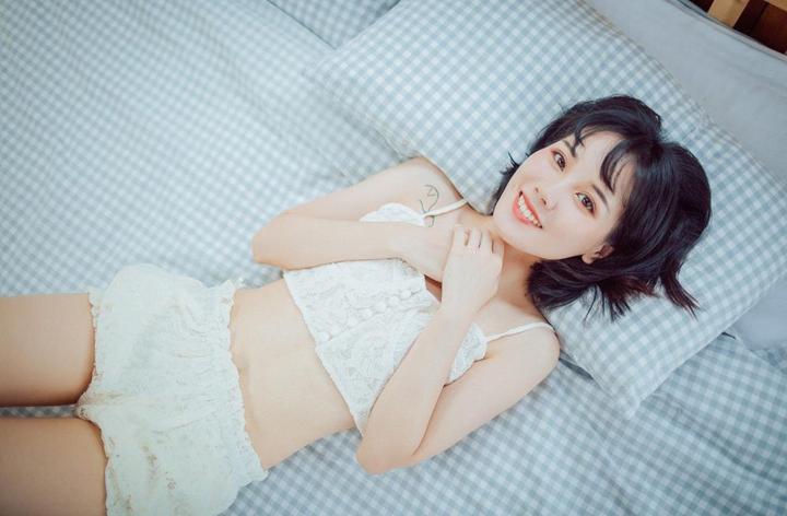 丰满的人妻中的社会反思